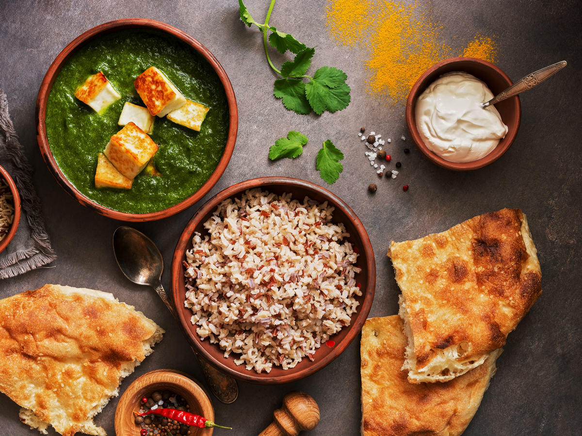 аюрведическая пища, еда, рис, лепешки, соусы