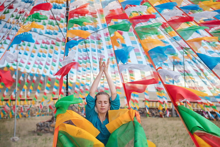 девушка с мудрой фото