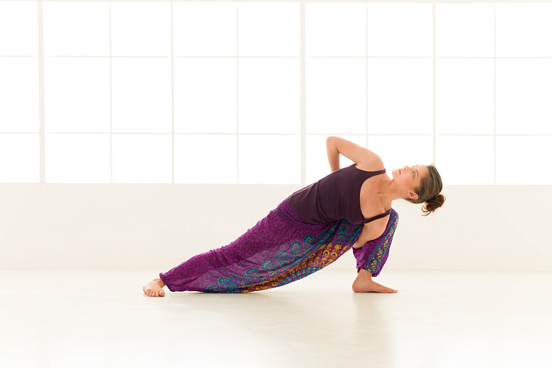 девушка в асане фото