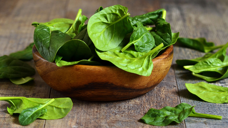 тарелка со шпинатом