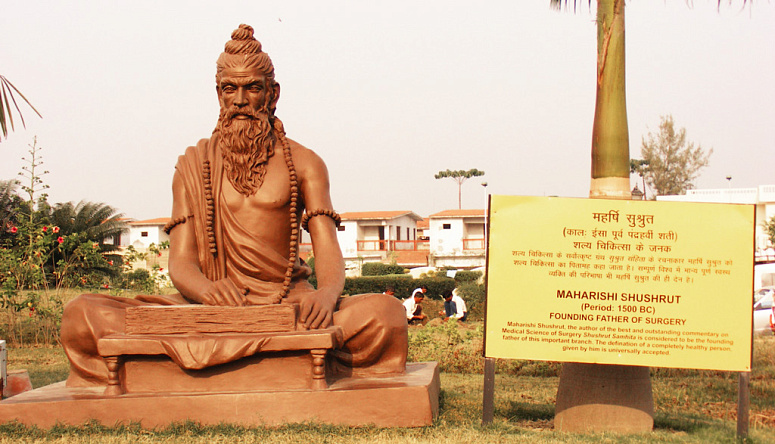 статуя чараки в индии