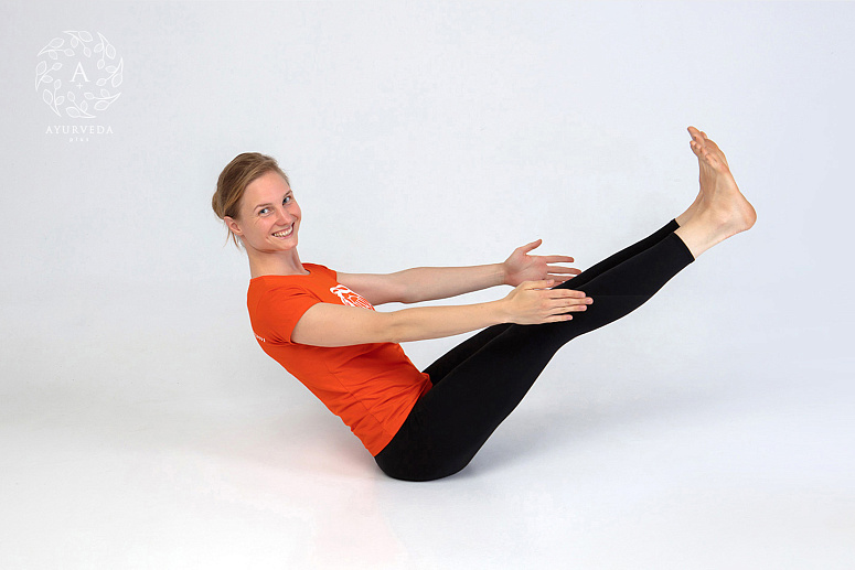 Парипурна Навасана фото