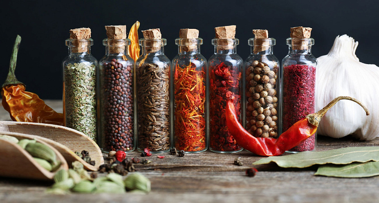 специи в баночках