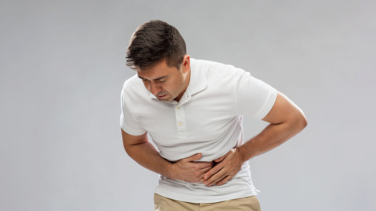 у мужчины болит живот фото