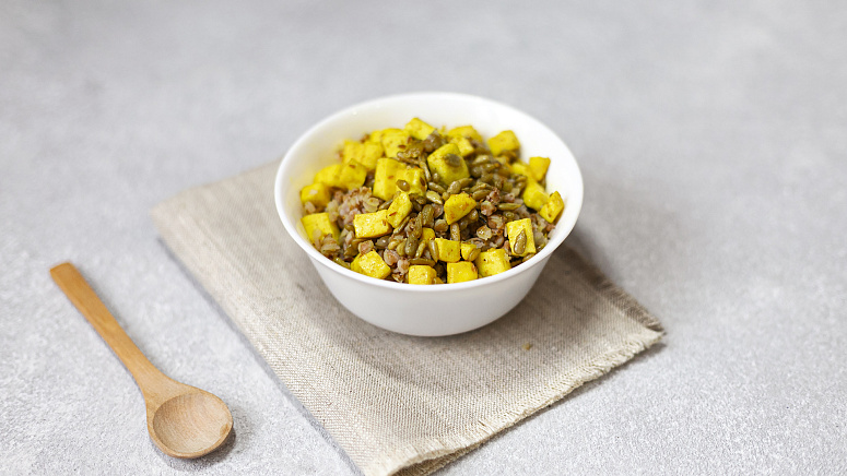 гречневая каша с адыгейским сыром и семечками