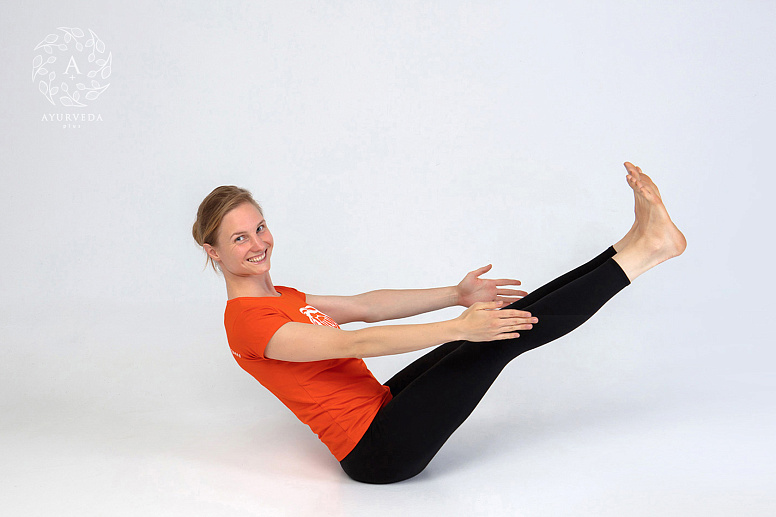 парипурна навасана фото