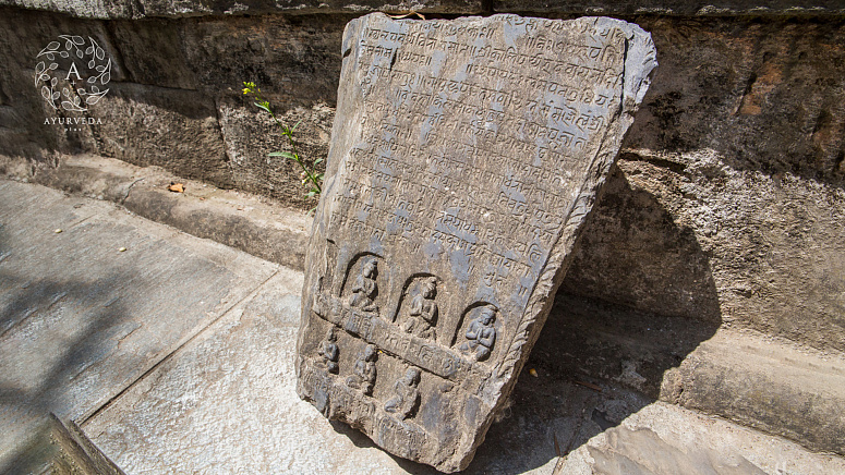 древняя каменная табличка фото